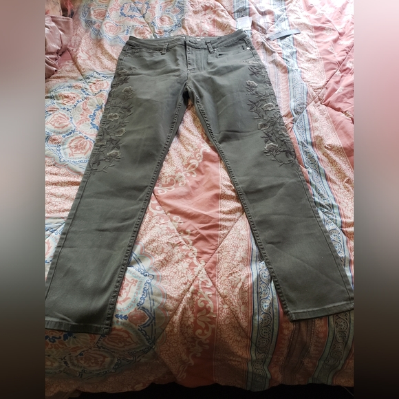 Seven7 Denim - Seven7 Embroidered Green Skinny Jeans Size 16 Plus NWT